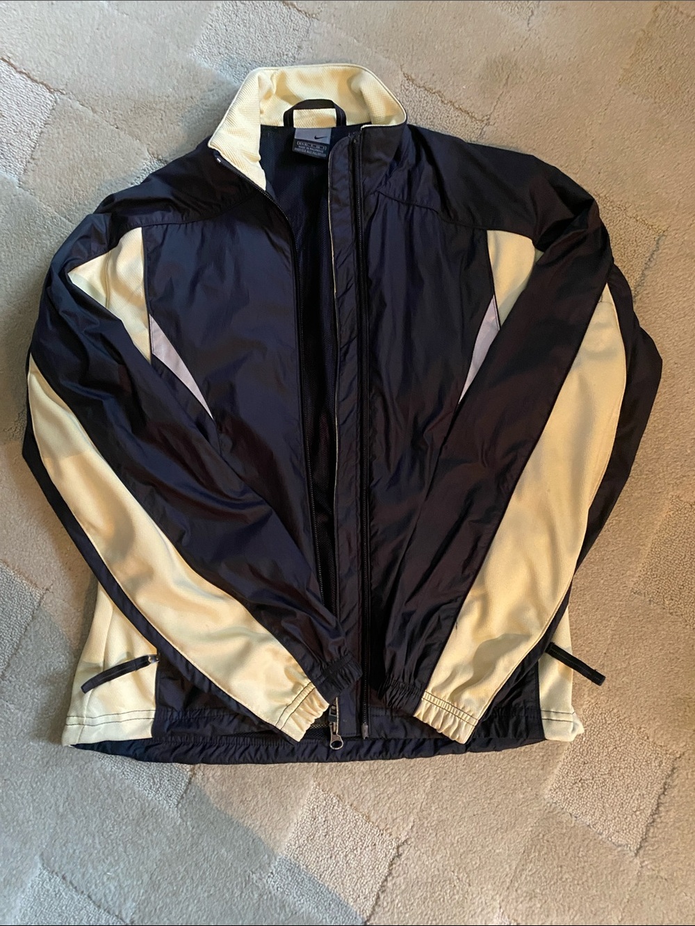 Nike Women's charcoal grey and butter yellow insert warm up jacket